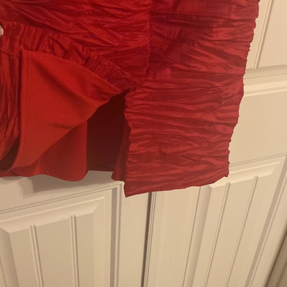 Red evening dress - Picture 5 of 5